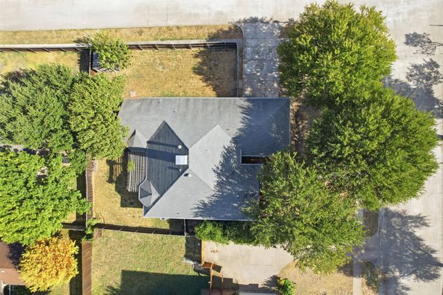 104 Clear Creek Drive, Red Oak, TX 75154