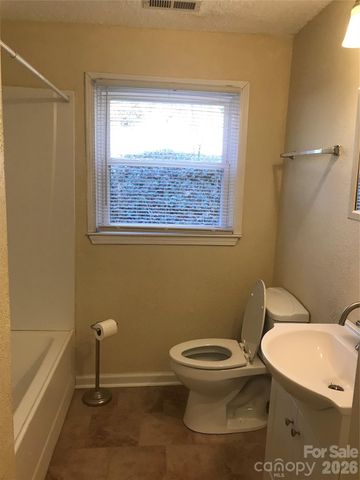 545 Avery Creek Road, Arden, NC 28704