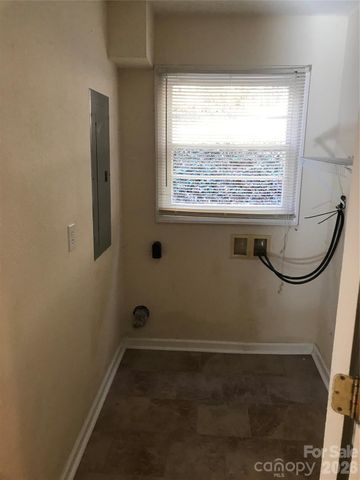 545 Avery Creek Road, Arden, NC 28704