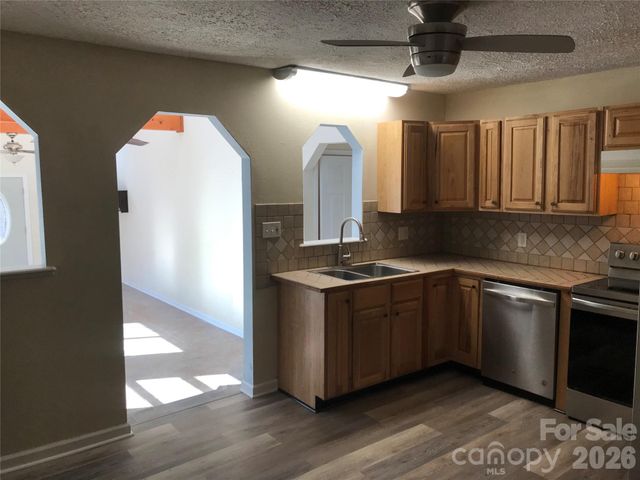 545 Avery Creek Road, Arden, NC 28704