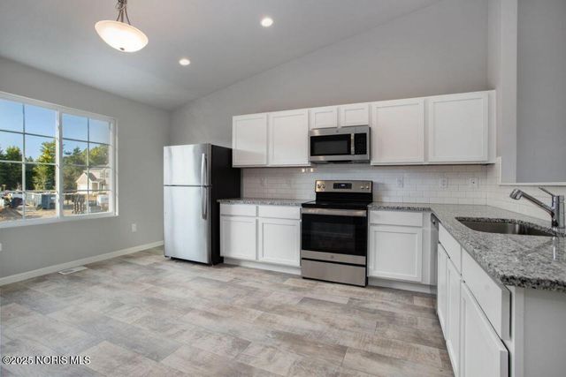 320 Crabtree Lane, Delta, OH 43515