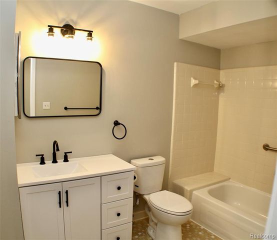 1483 Colony Drive, Rochester Hills, MI 48307