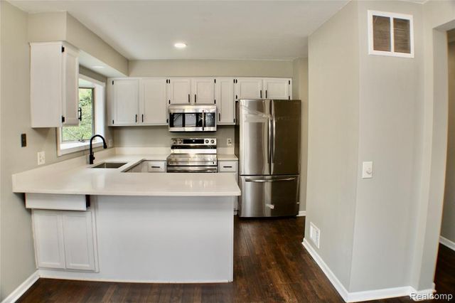 1483 Colony Drive, Rochester Hills, MI 48307