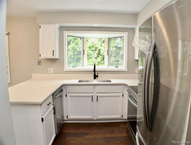 1483 Colony Drive, Rochester Hills, MI 48307