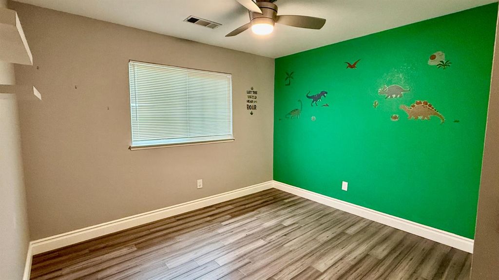 Image 12 of property listing at 2123 Cottonwood Court, Hanford, CA 93230