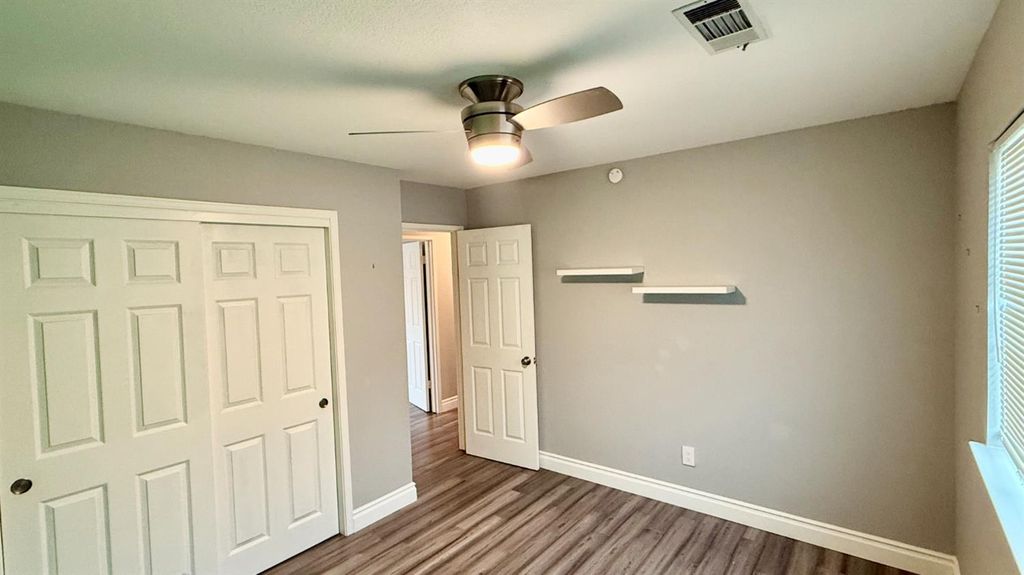 Image 13 of property listing at 2123 Cottonwood Court, Hanford, CA 93230