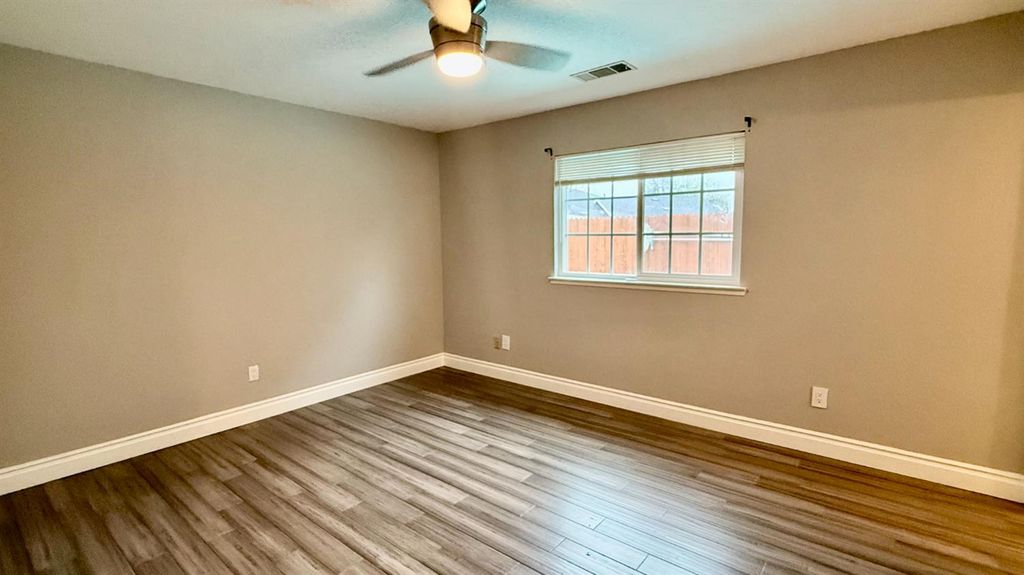 Image 14 of property listing at 2123 Cottonwood Court, Hanford, CA 93230