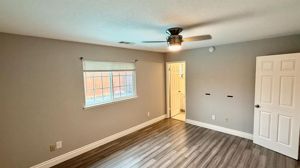 Image 16 of property listing at 2123 Cottonwood Court, Hanford, CA 93230