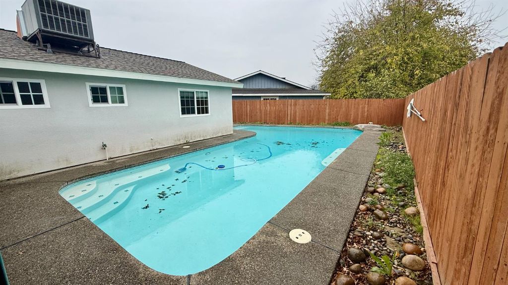 Image 19 of property listing at 2123 Cottonwood Court, Hanford, CA 93230