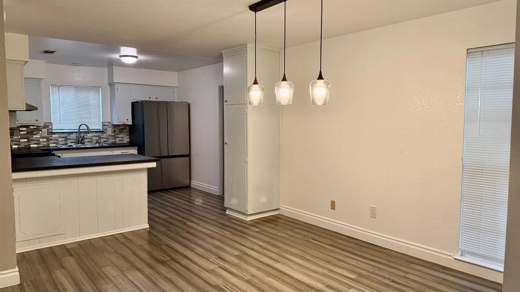 Image 4 of property listing at 2123 Cottonwood Court, Hanford, CA 93230