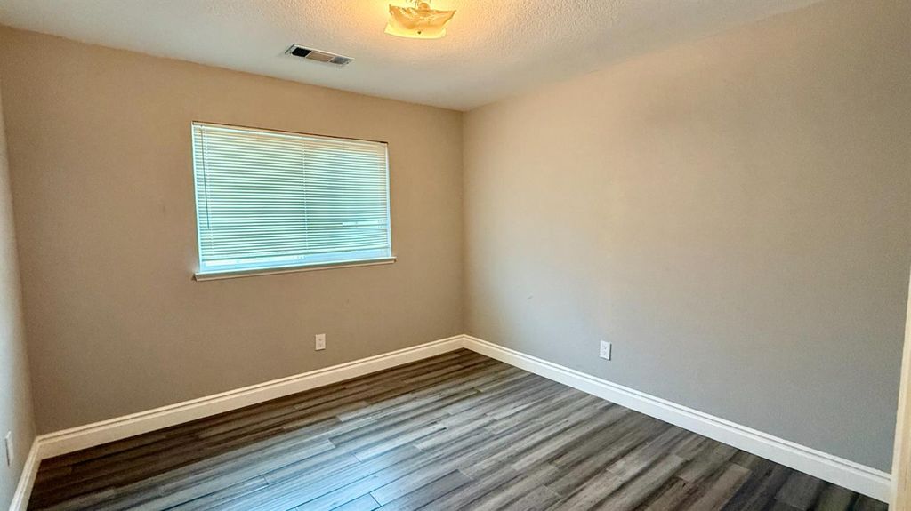 Image 9 of property listing at 2123 Cottonwood Court, Hanford, CA 93230