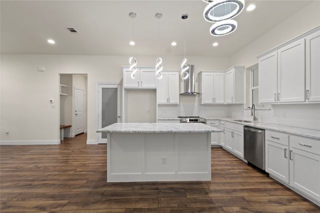 104 Jim Walters Drive, Runaway Bay, TX 76426
