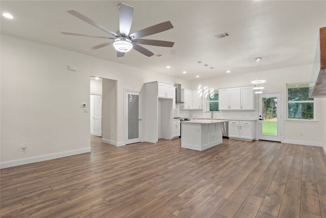 104 Jim Walters Drive, Runaway Bay, TX 76426