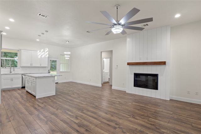 104 Jim Walters Drive, Runaway Bay, TX 76426