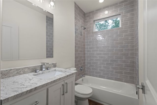 104 Jim Walters Drive, Runaway Bay, TX 76426