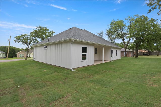 104 Jim Walters Drive, Runaway Bay, TX 76426