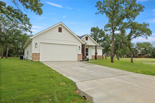 104 Jim Walters Drive, Runaway Bay, TX 76426