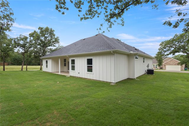 104 Jim Walters Drive, Runaway Bay, TX 76426