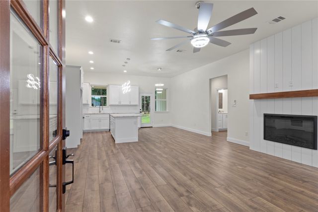 104 Jim Walters Drive, Runaway Bay, TX 76426