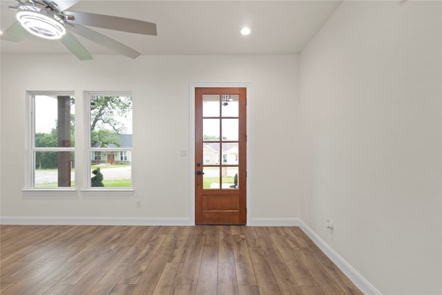 104 Jim Walters Drive, Runaway Bay, TX 76426