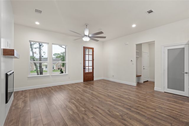 104 Jim Walters Drive, Runaway Bay, TX 76426