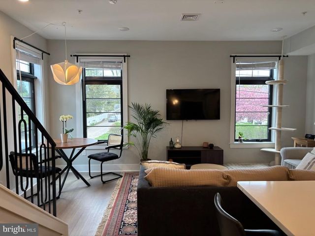 7521 RIDGE AVE, Philadelphia, PA 19128