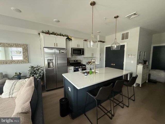 7521 RIDGE AVE, Philadelphia, PA 19128