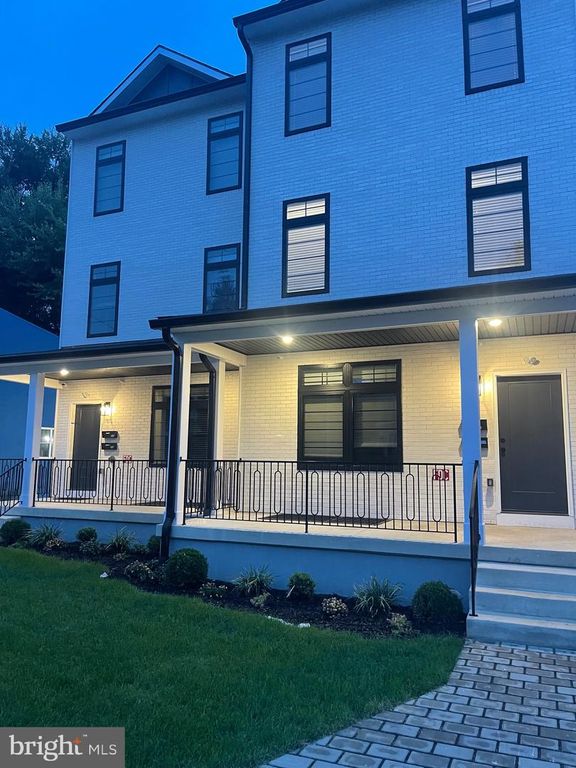 7521 RIDGE AVE, Philadelphia, PA 19128