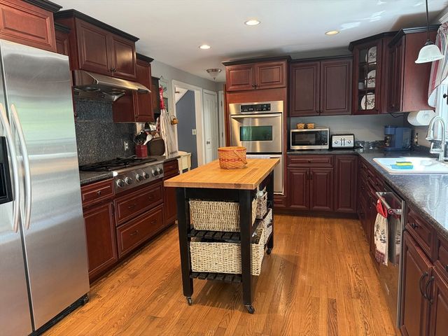 94 Valley Rd, Somerset, MA 02726