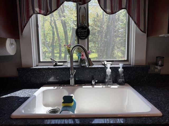 94 Valley Rd, Somerset, MA 02726