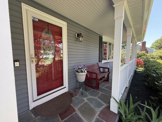 94 Valley Rd, Somerset, MA 02726