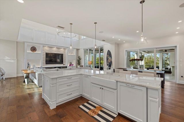 1525 MALLARD LANE, Sarasota, FL 34239