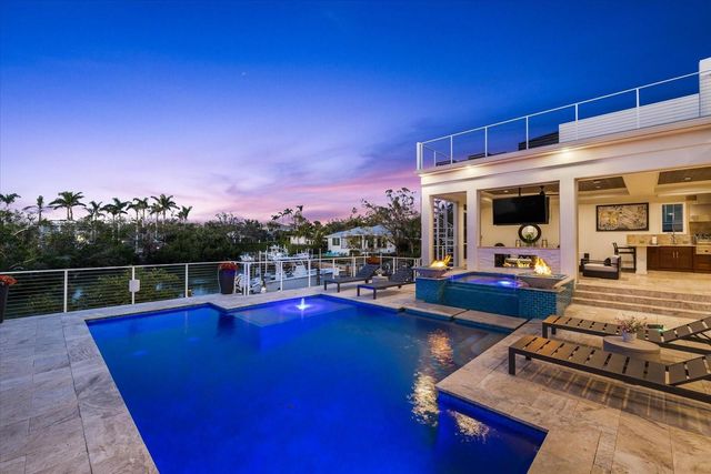 1525 MALLARD LANE, Sarasota, FL 34239