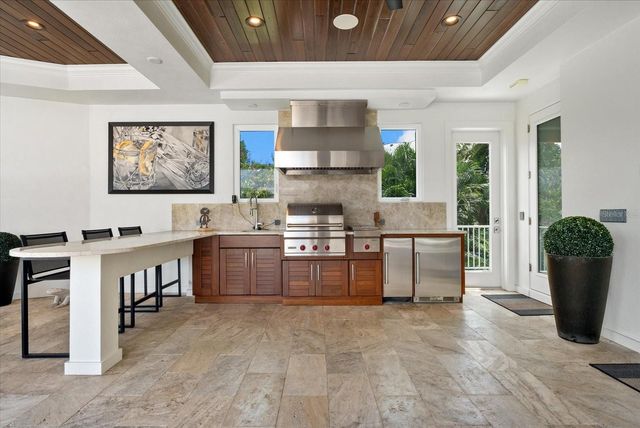 1525 MALLARD LANE, Sarasota, FL 34239