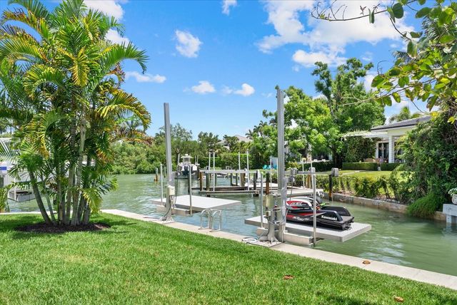 1525 MALLARD LANE, Sarasota, FL 34239