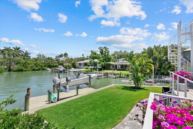1525 MALLARD LANE, Sarasota, FL 34239