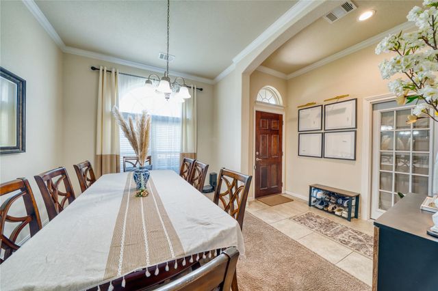 9515 Taylor Lane, Mont Belvieu, TX 77523