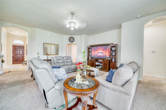 9515 Taylor Lane, Mont Belvieu, TX 77523