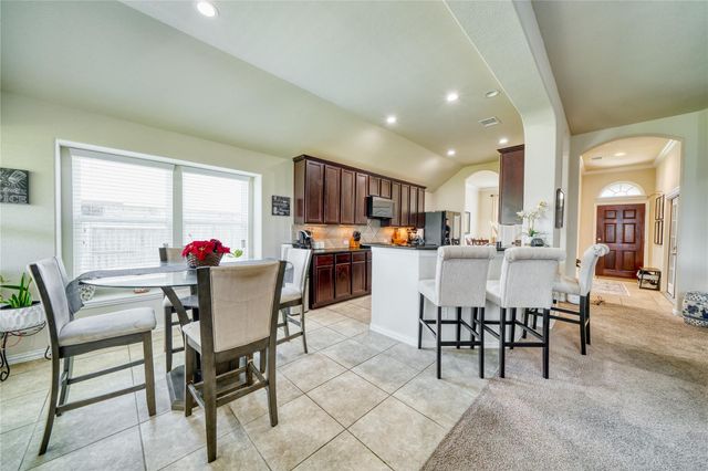 9515 Taylor Lane, Mont Belvieu, TX 77523