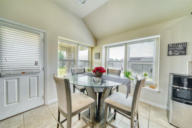 9515 Taylor Lane, Mont Belvieu, TX 77523