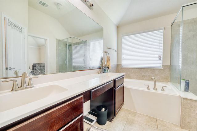 9515 Taylor Lane, Mont Belvieu, TX 77523