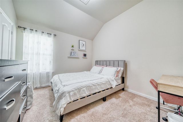 9515 Taylor Lane, Mont Belvieu, TX 77523