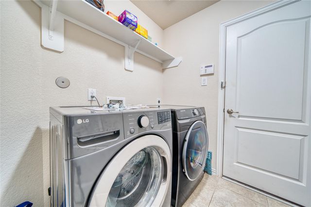 9515 Taylor Lane, Mont Belvieu, TX 77523