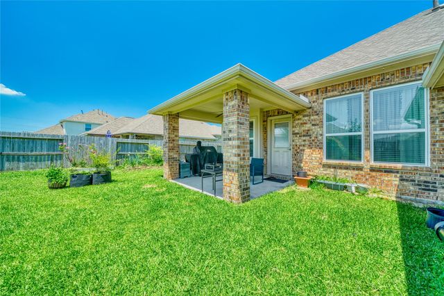 9515 Taylor Lane, Mont Belvieu, TX 77523
