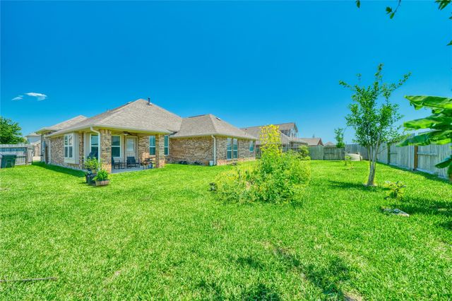 9515 Taylor Lane, Mont Belvieu, TX 77523