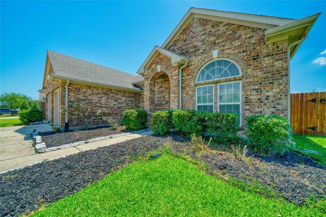 9515 Taylor Lane, Mont Belvieu, TX 77523