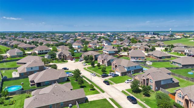 9515 Taylor Lane, Mont Belvieu, TX 77523
