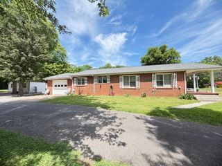 603 N Main St, Estill Springs, TN 37330