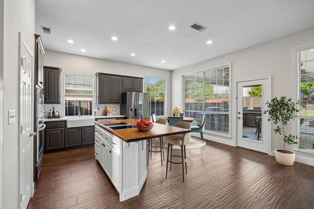 2713 Greenview Drive, Mckinney, TX 75072