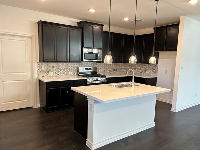 125 Watkinville RD, Hutto, TX 78634